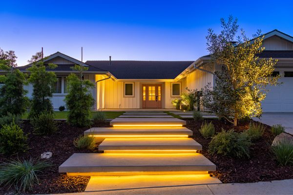 Clean, well-maintained front yard in Murrieta with weekly landscape service.